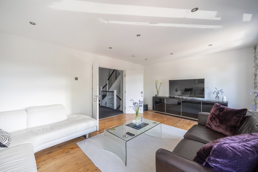 Images for Lyndhurst Rise, Chigwell