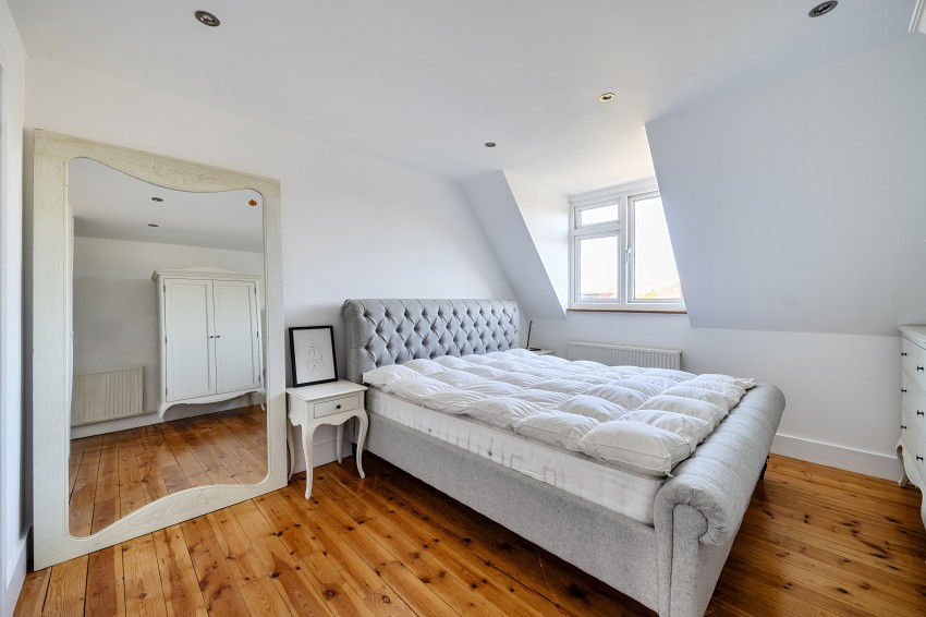 Images for Lyndhurst Rise, Chigwell