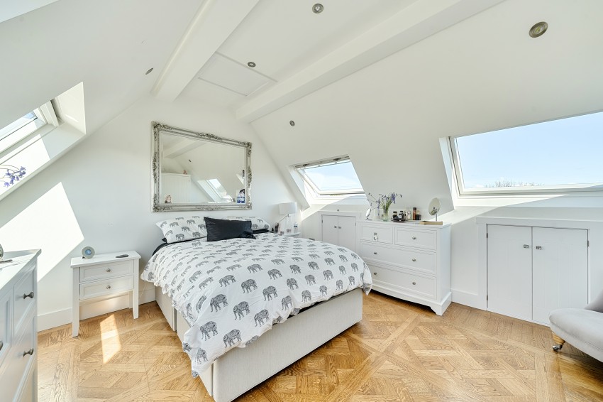 Images for Lyndhurst Rise, Chigwell