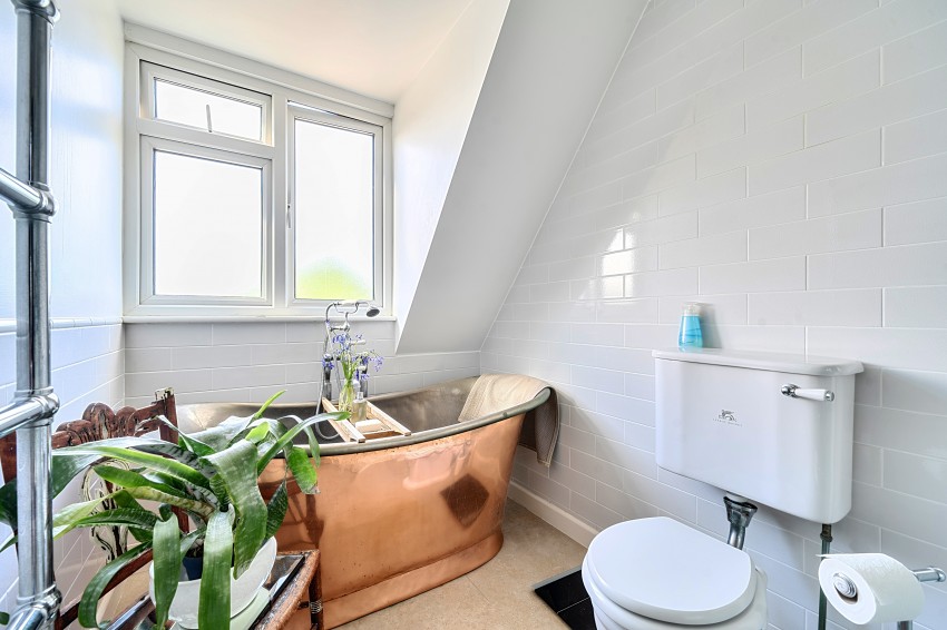 Images for Lyndhurst Rise, Chigwell