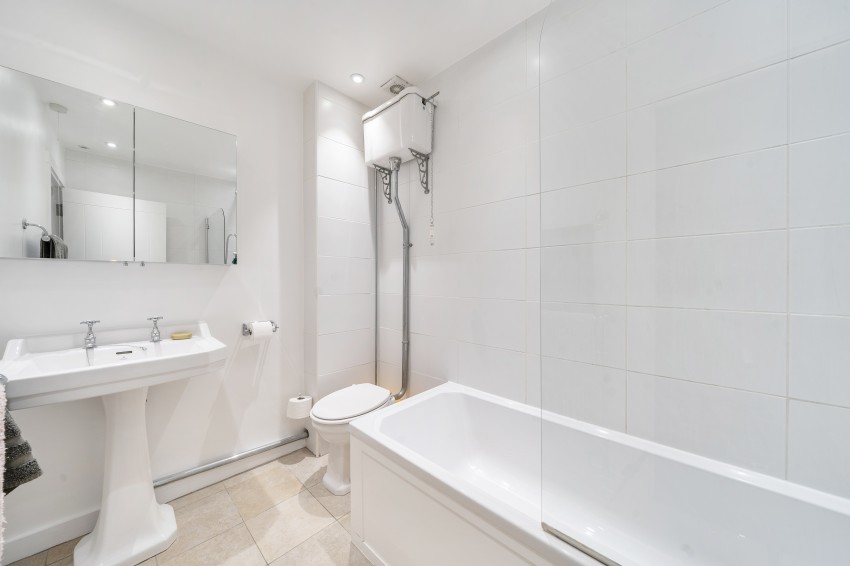 Images for Lyndhurst Rise, Chigwell