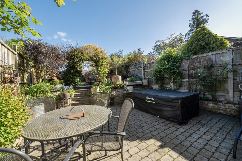 Images for Lyndhurst Rise, Chigwell