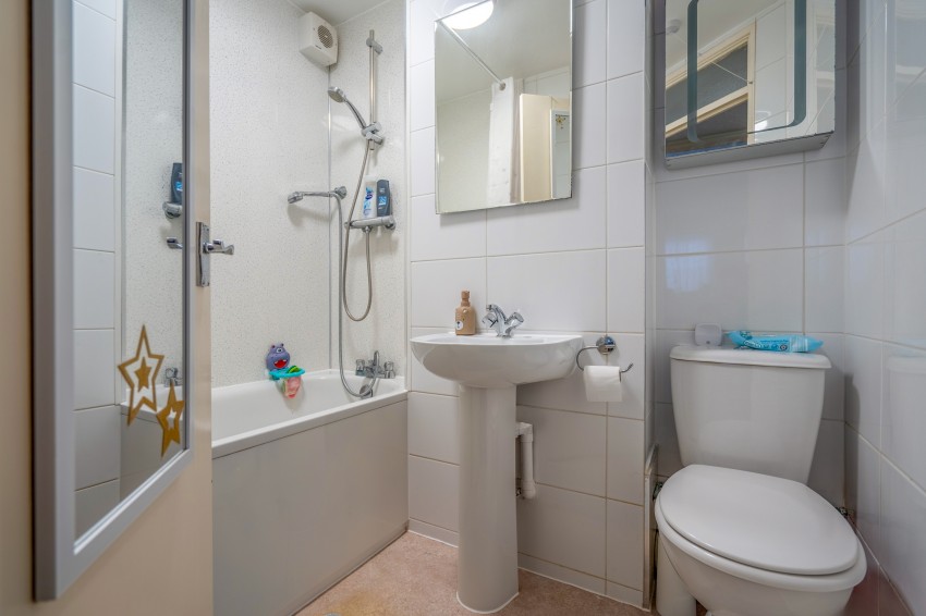 Images for Dellow Close, Ilford