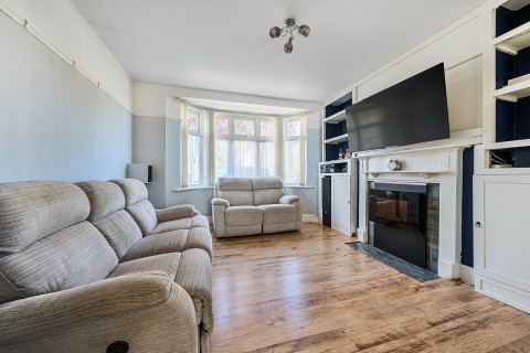 View Full Details for Rosslyn Avenue, Romford