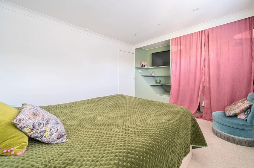 Images for Willowmead, Chigwell